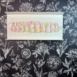 Blushing Garden Press Ons